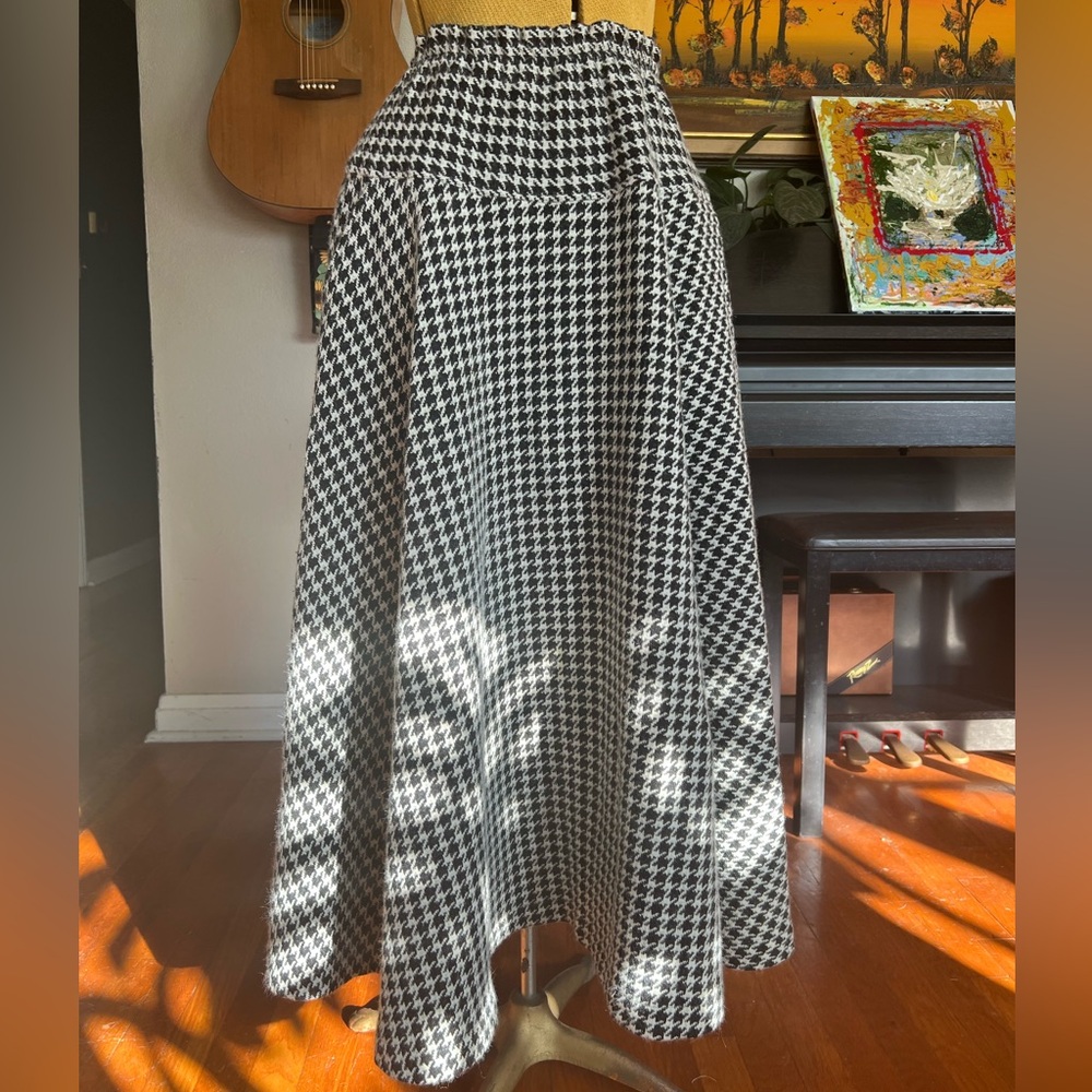 70s Vintage Black and White Houndstooth Maxi Skirt